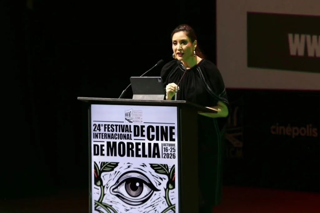 Alfombra roja y recortes: la columna que cuestiona la política cultural desde Morelia